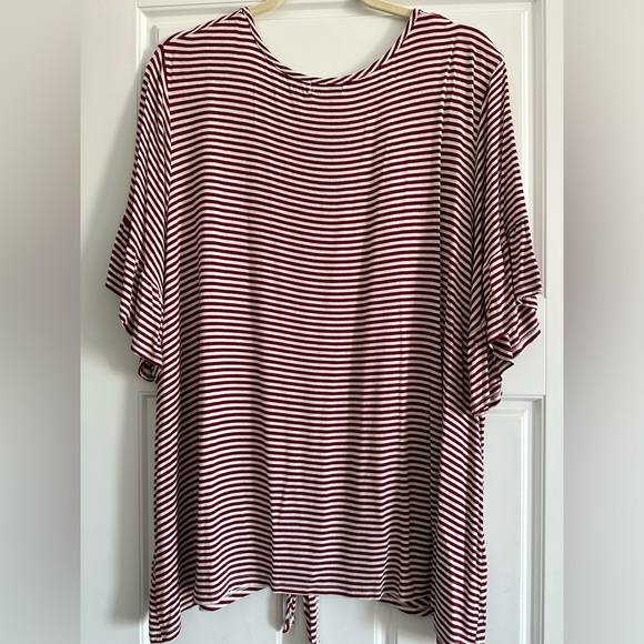 Women’s plus size 3X ruffle short sleeve tie front top. - Picture 5 of 5